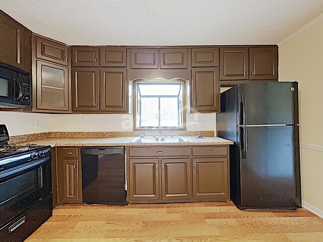 Building Photo - 4121 S Fork Dr
