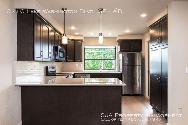 Building Photo - Renovated 4 Bedroom Bellevue Condo