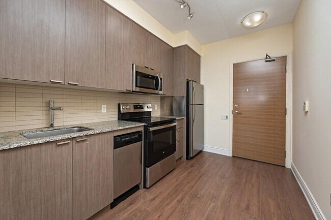 Photo du bâtiment - 23 Sheppard Ave E