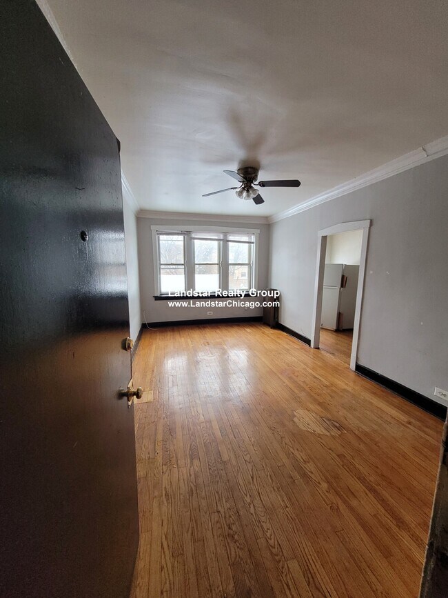 Building Photo - 4354 N Elston Ave