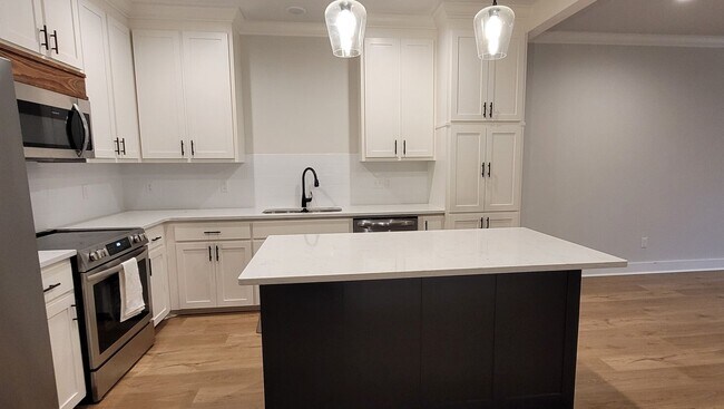 Foto del edificio - Beautiful 2 Bedroom 2 Bath Townhome in Denham Springs