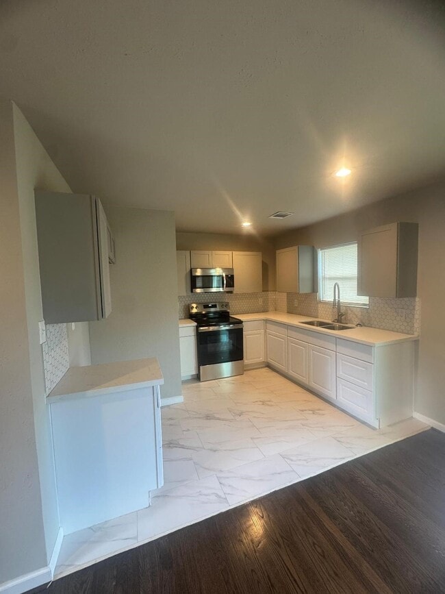Building Photo - 4918 Balkin St