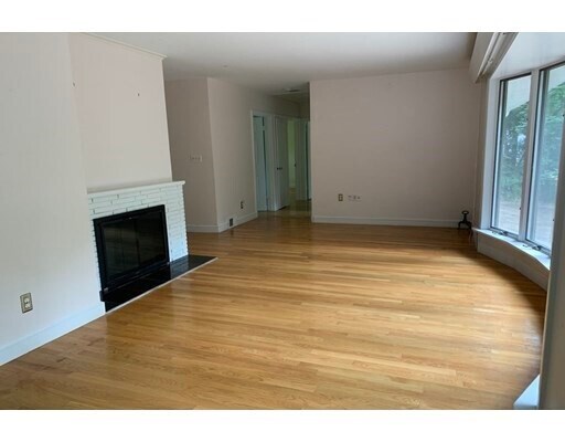 Foto del edificio - 66 Draper Rd