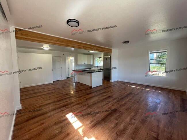 Foto del edificio - STATUS: *RENTED* | R258C | $1495.00 a month + $100.00 flat rate utility surcharge for (W/S)