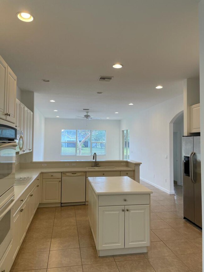 Foto del edificio - 2213 Newport Isles Blvd