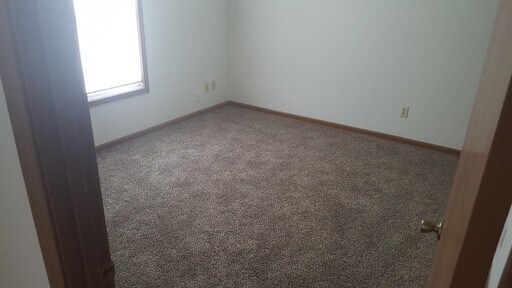 Foto del edificio - 3 Bed 2.5 Bath 2 Car Garage Split Duplex- ...