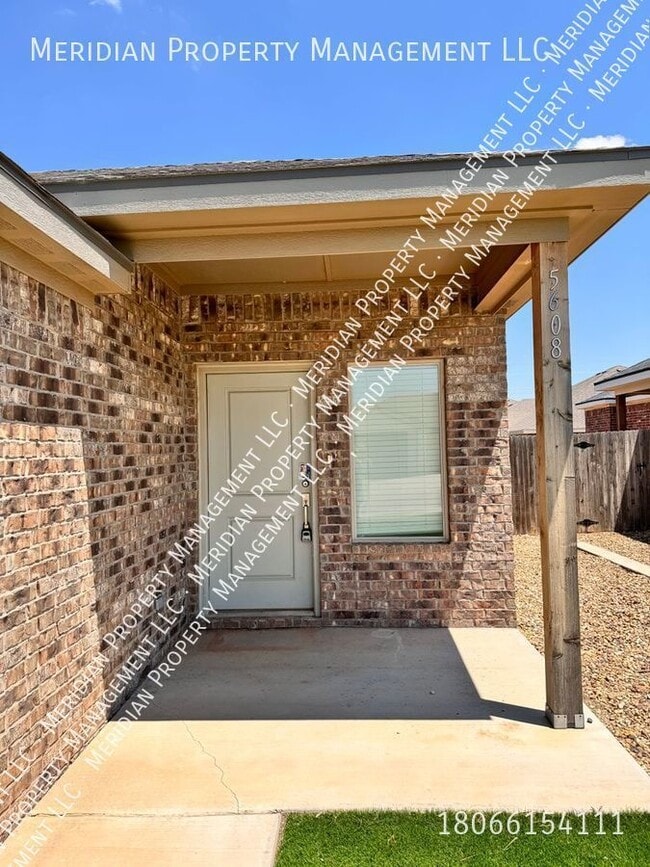 Building Photo - Three bed, Three bath Near TTU