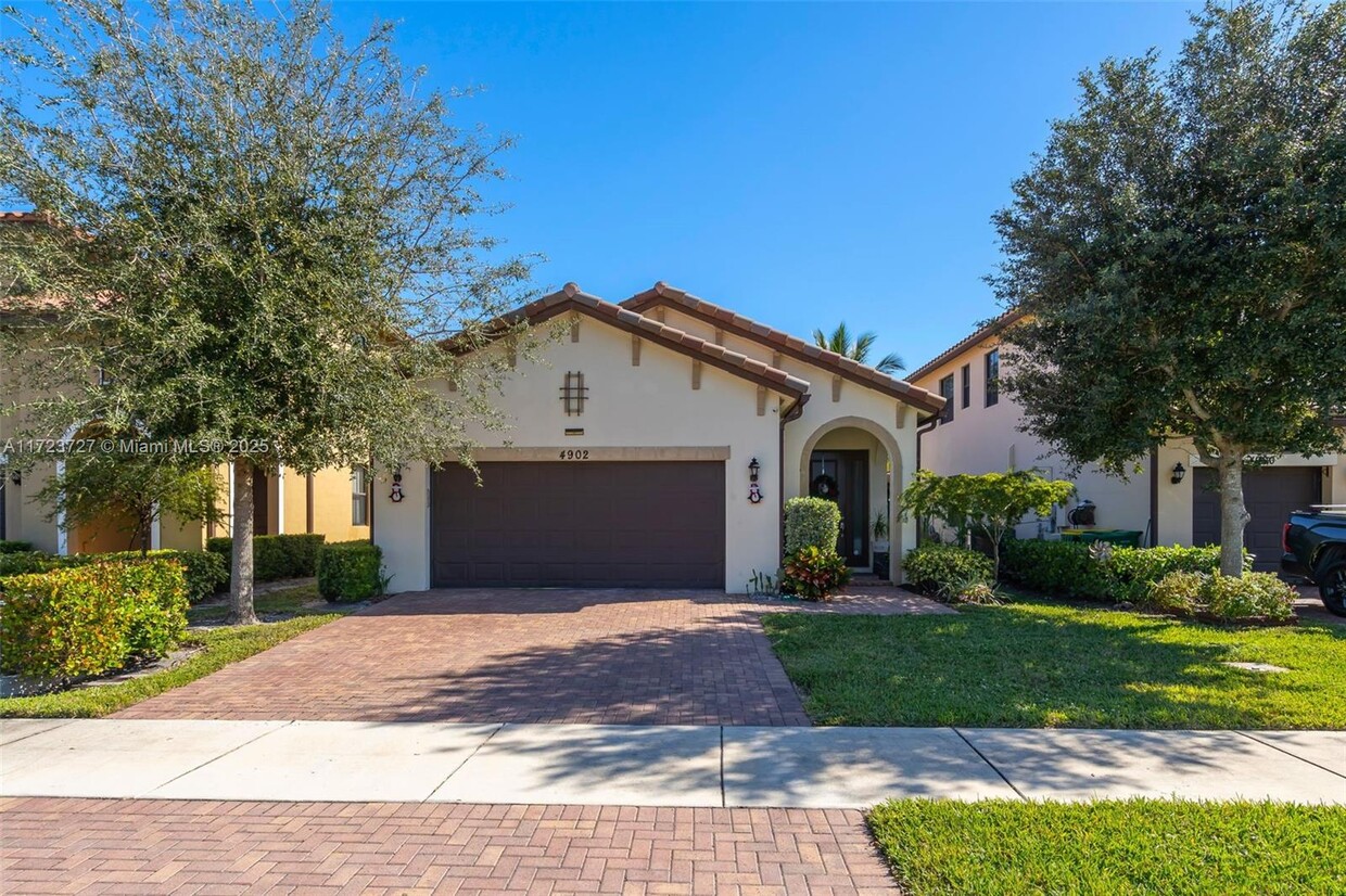 Foto principal - 4902 NW 48th Ln