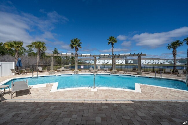 Foto del edificio - 7558 Shadow Lake Drive