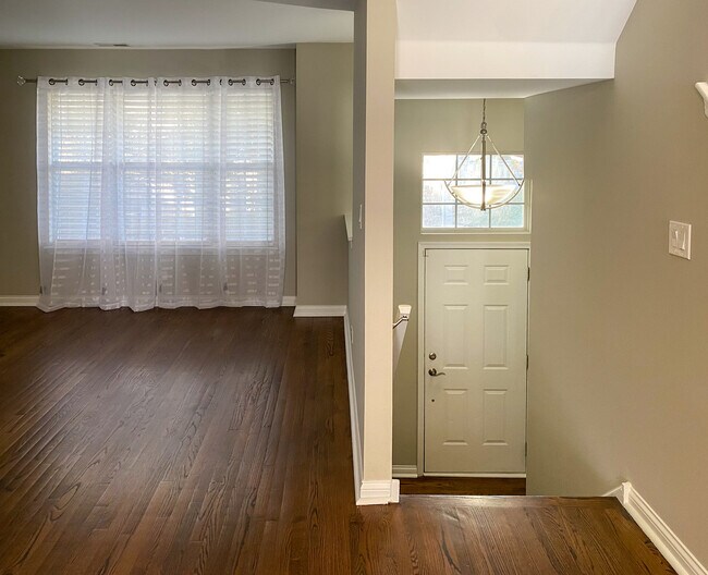 Building Photo - 2775 Woodmere Dr