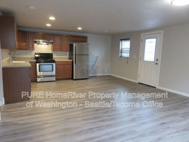 Building Photo - 15301 Portland Ave SW