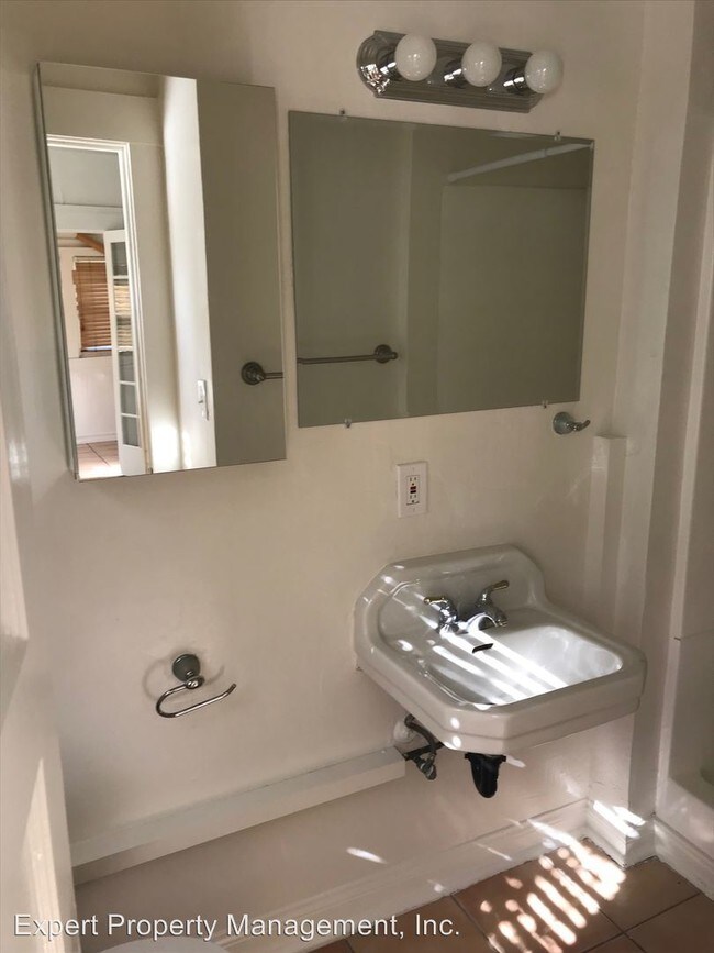 Foto del edificio - 3156 Third Ave