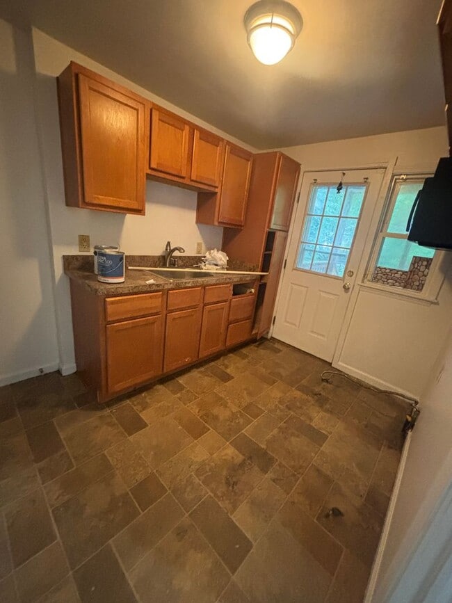 Foto del edificio - 1487 E 250th St