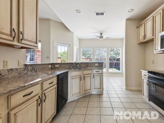 Building Photo - 4 Bedroom Single Family Home in Dallas