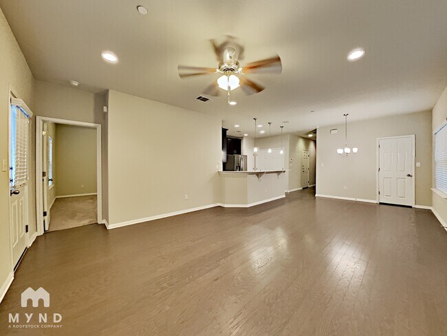 Foto del edificio - 2304 S Lakeline Blvd