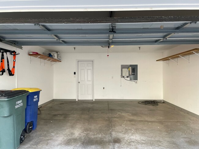 Garage - 3029 Meridian Cmn