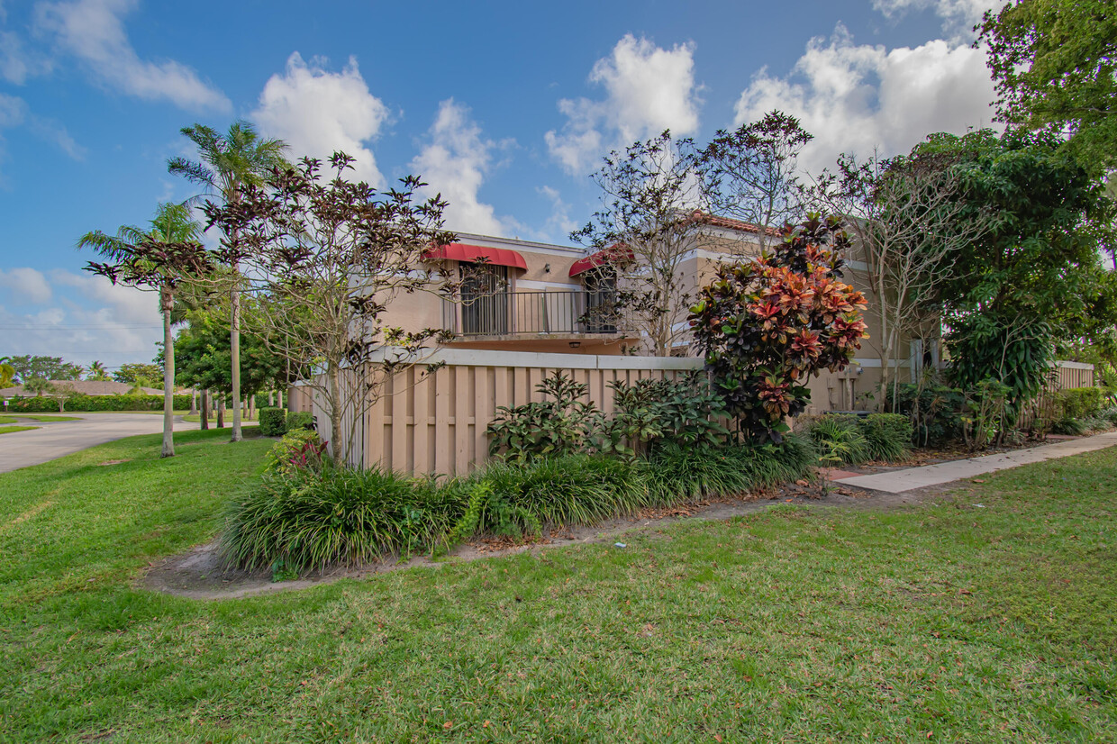 Foto principal - 4240 Village B Dr
