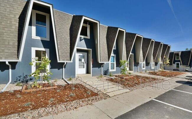 Foto del edificio - 4491 Driftwood Pl