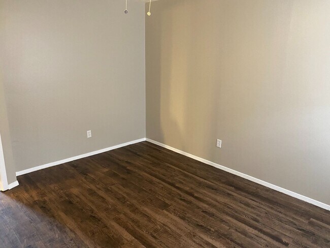 Building Photo - 1410 Courtney Pl