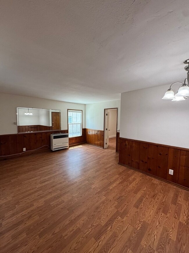 Building Photo - 2636 E Wall St