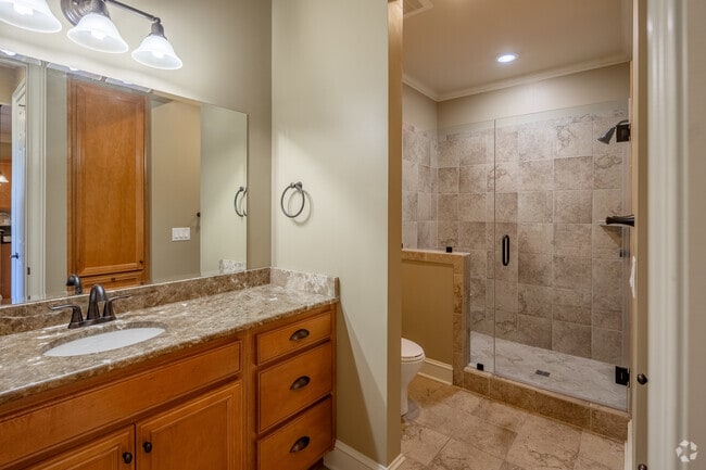 2BR, 2BA - Condo - 1,415 - Bathroom - The Gateway Village