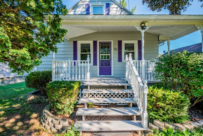 Building Photo - 202 River Meadow Dr