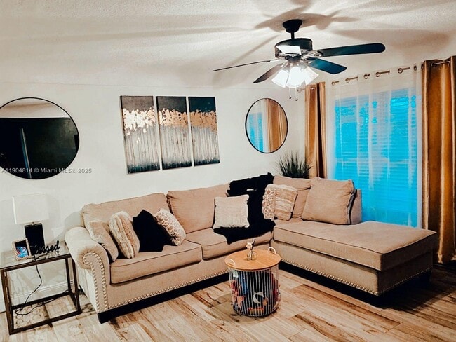 Foto del edificio - 3628 SW 14th St