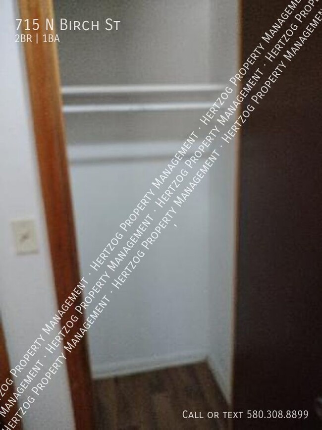 Foto del edificio - 2 Bedroom 1 Bath with attached Garage