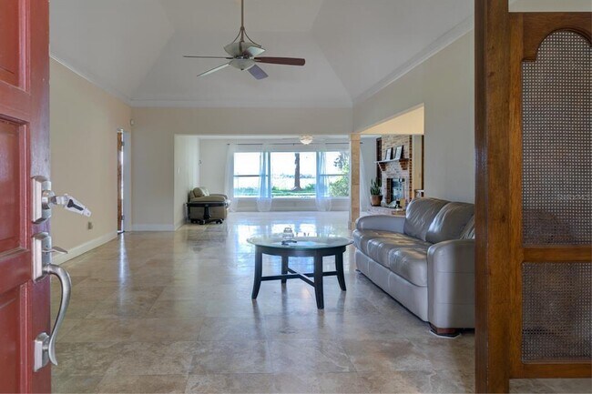 Foto del edificio - 5616 Trimble Park Rd