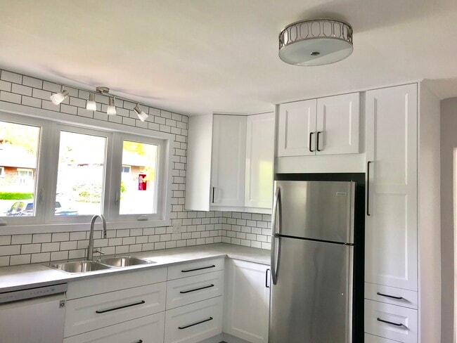 Photo du bâtiment - 1075 Willowdale Av