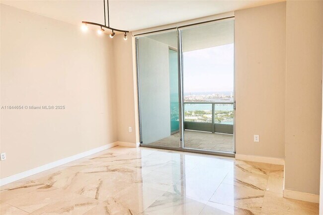 Building Photo - 900 Biscayne Blvd