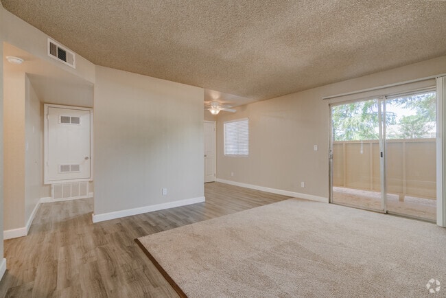 2BR, 1BA - 860 SF - Living Room - Auburn Creek Apartments