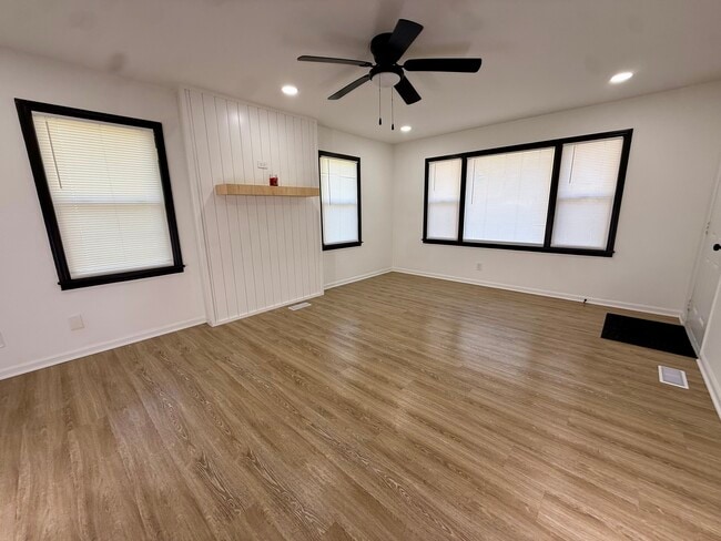 Living room area - 12 Moore St