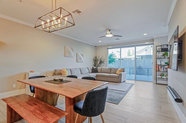 Foto del edificio - Townhouse For Rent in the Heart of Scottsdale