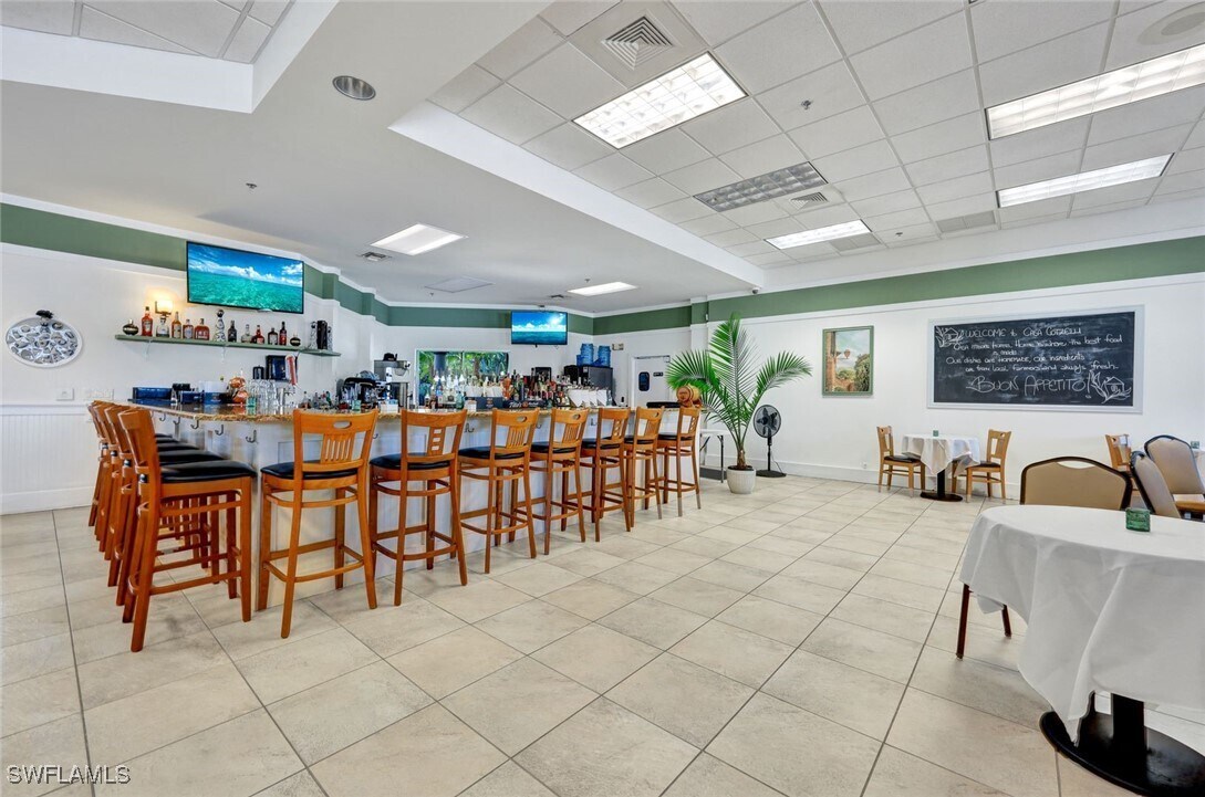 Foto del edificio - 6069 Islandwalk Blvd