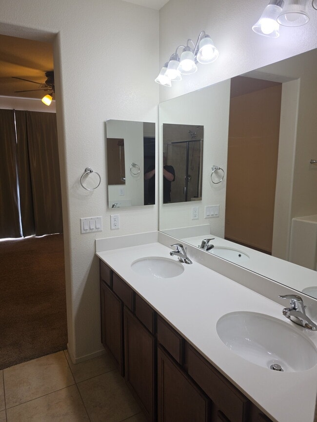 Building Photo - 4 Bedrooms PLUS loft and office/den in Cadence!