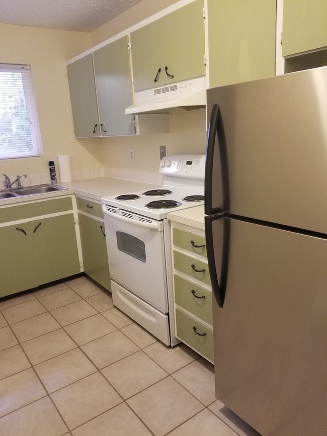 Building Photo - 509 Constitution Ave S