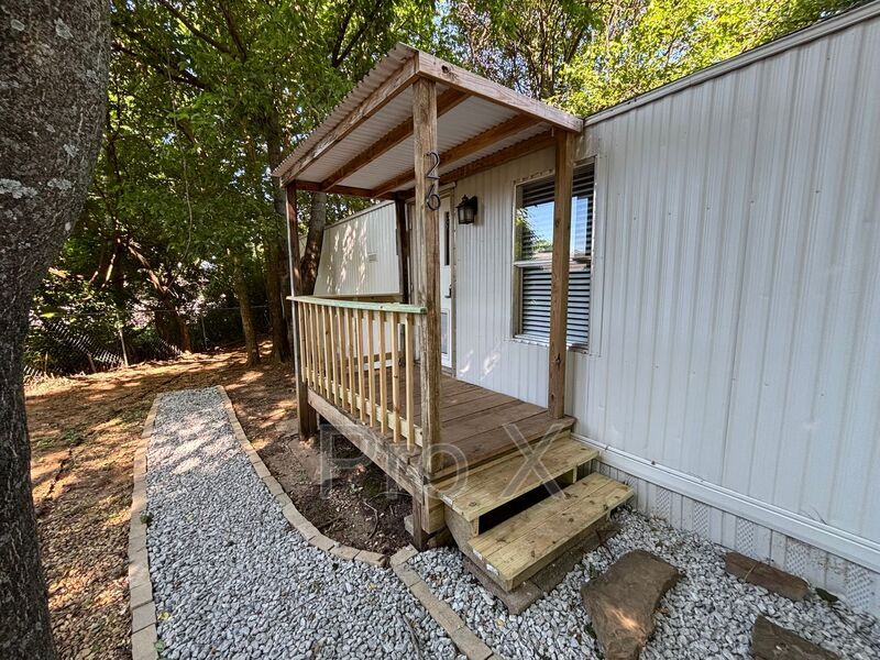 Foto principal - 304 N Bloomington St