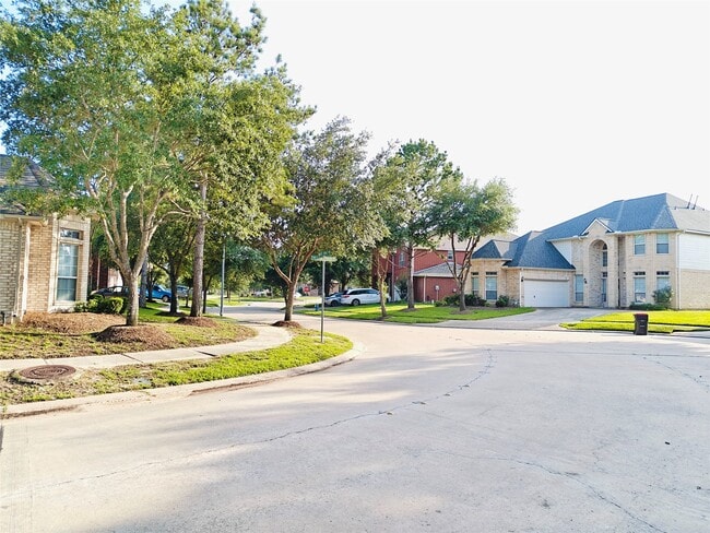 Foto del edificio - 26418 Creston Woods Dr