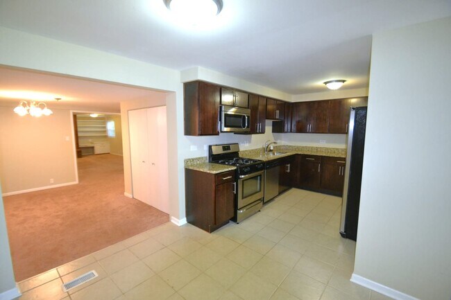 Building Photo - 1403 Hampton Ln