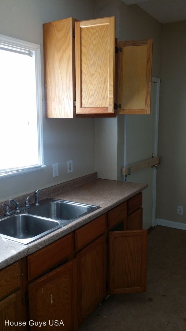 Foto del edificio - 3227 E 27th St