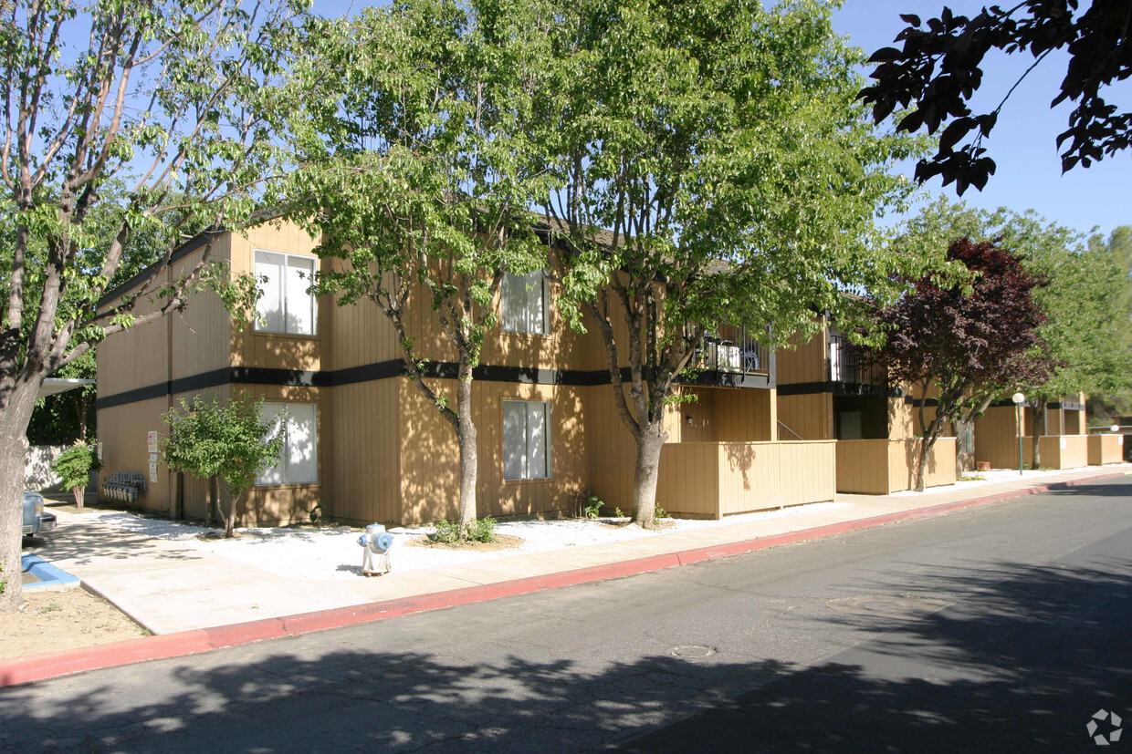 Westwood - Coalinga Crossing Apartments