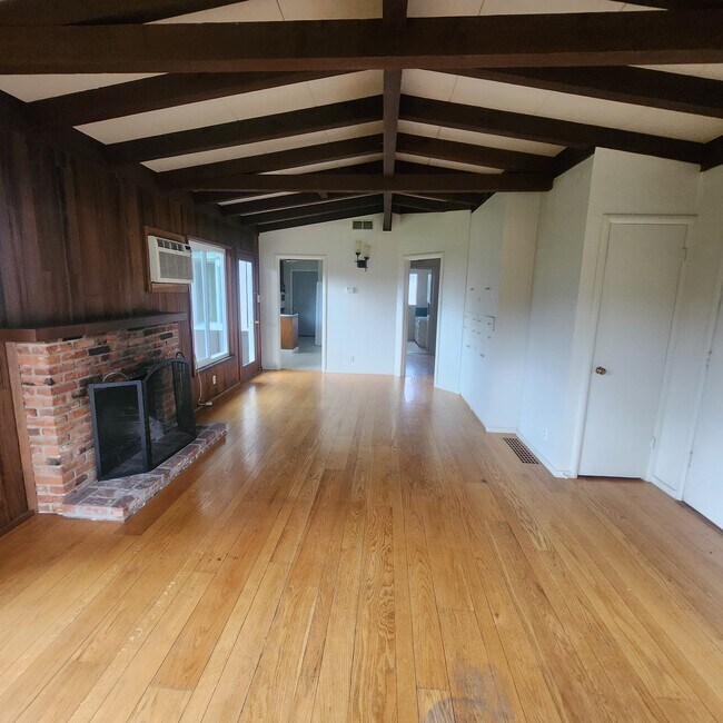 Foto del edificio - 1924 Diamond Ct