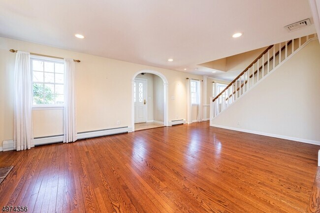 Building Photo - 730 Highview Dr
