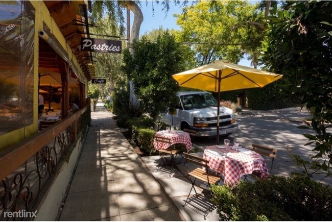 Foto del edificio - 1 br, 1 bath Apartment - 707 N Stanley Ave