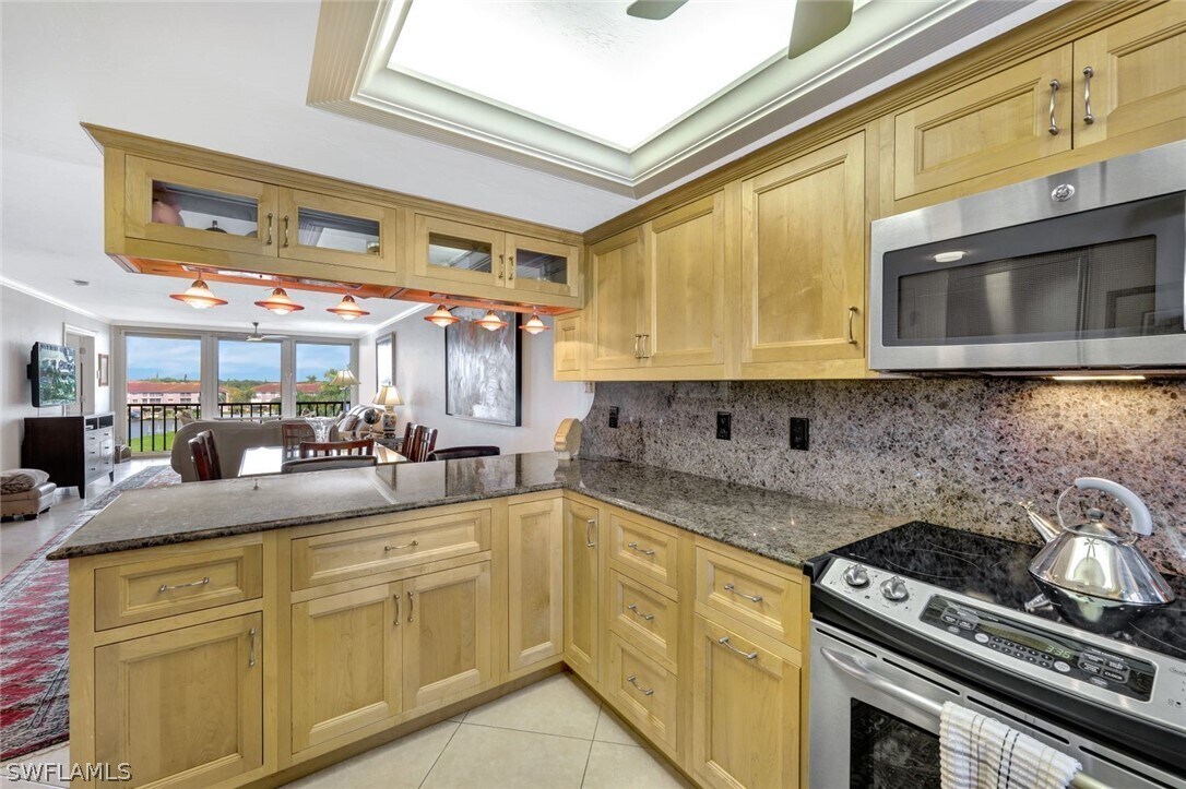 Primary Photo - 271 Southbay Dr
