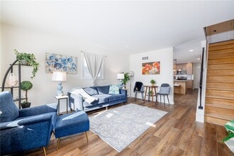 Building Photo - 207 W Ivy St