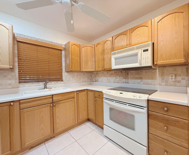 Foto del edificio - 5301 Lakefront Blvd