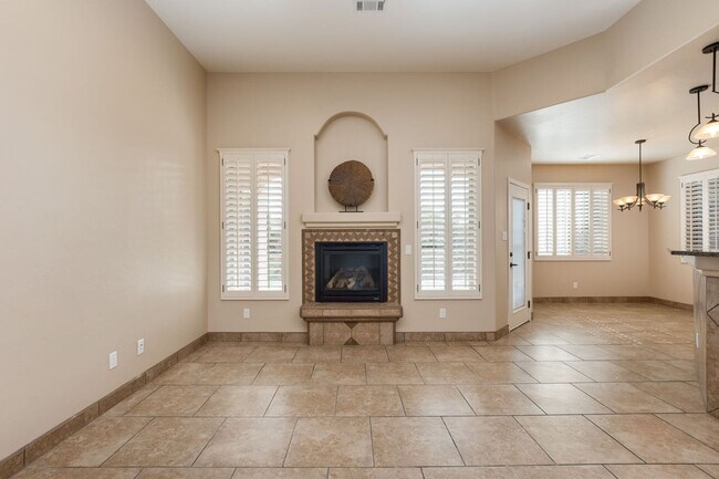 Foto del edificio - Beautiful Newer Home located on the Northside of Sonoma Ranch Rd! Must See!!