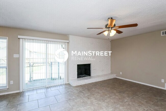 Building Photo - 5 Bedroom Pet-Friendly Home in Mesquite, TX with Main Street Renewal